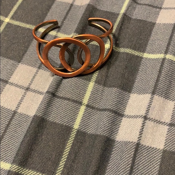 Interlocking Circles Cuff - Picture 2 of 3